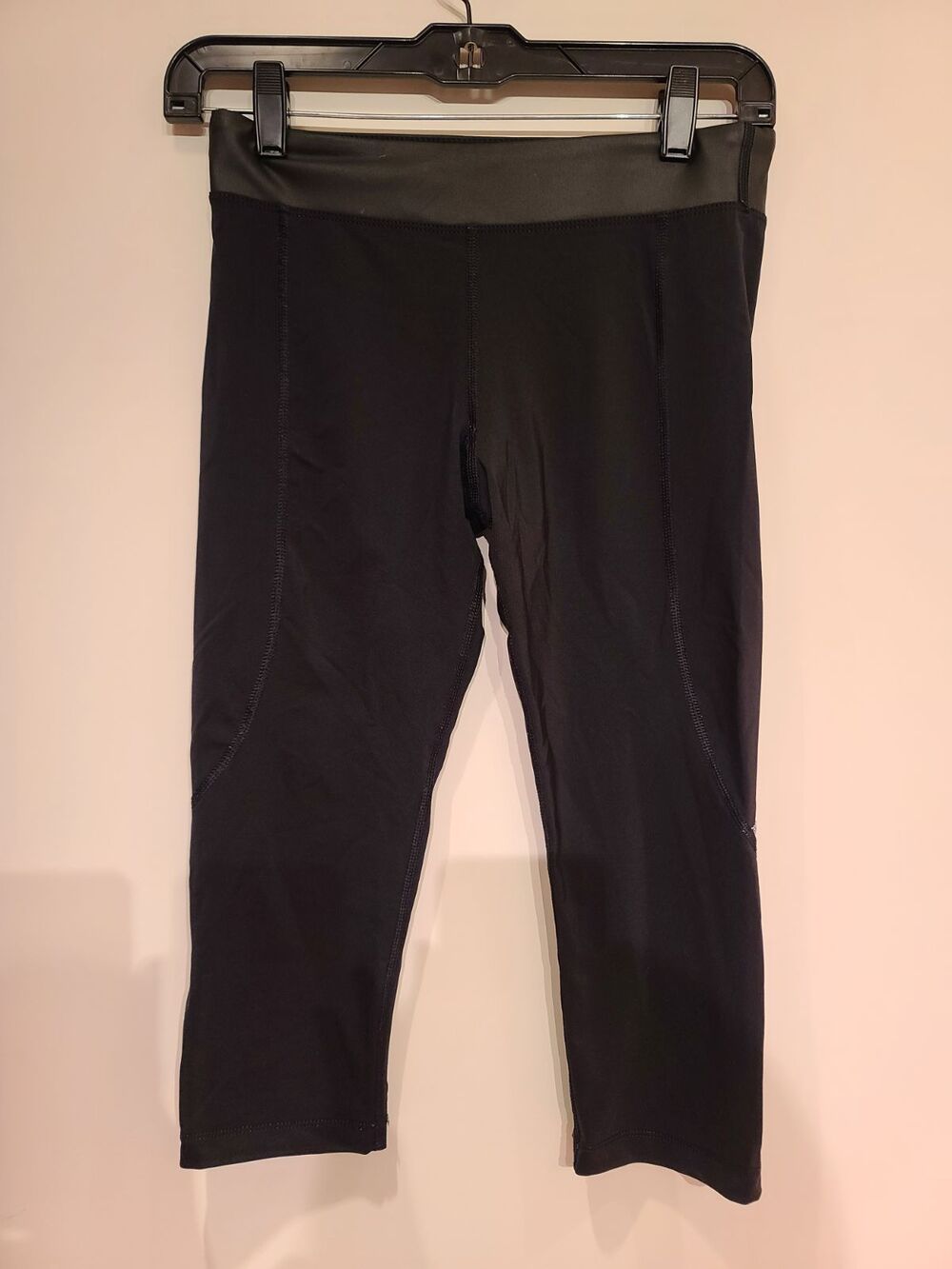 Virus black compression workout capri leggings - xs - see desc